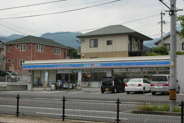 コンビニ　ローソン 別府石垣西六丁目店（コンビニ）まで700m