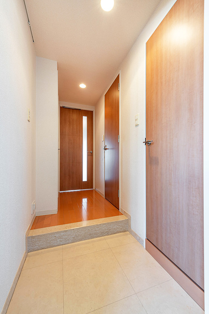 玄関　※写真は同タイプ住戸です。