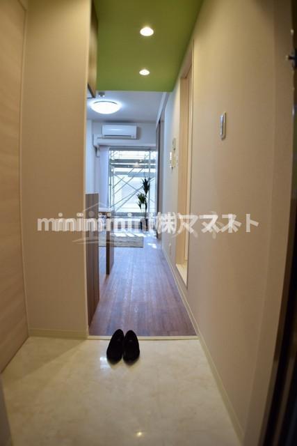 玄関　※同マンション別間取り参考写真です