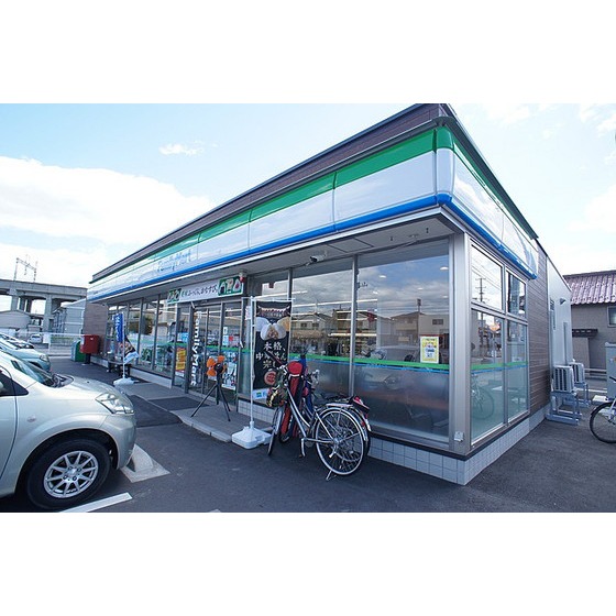 コンビニ　ファミリーマート郡山富久山町店（コンビニ）まで303m