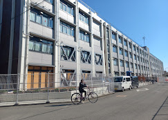 中学校　泉大津市立小津中学校（中学校）まで592m