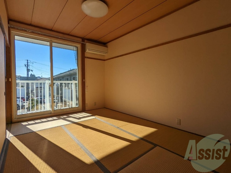 その他部屋・スペース　畳のお部屋で日当たりが良くポカポカしました。