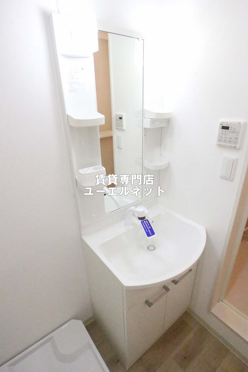 洗面設備　清潔感ある独立洗面台で毎日気持ちよく♪