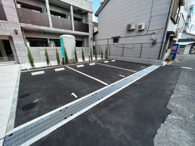 駐車場　駐車場に車を止められます
