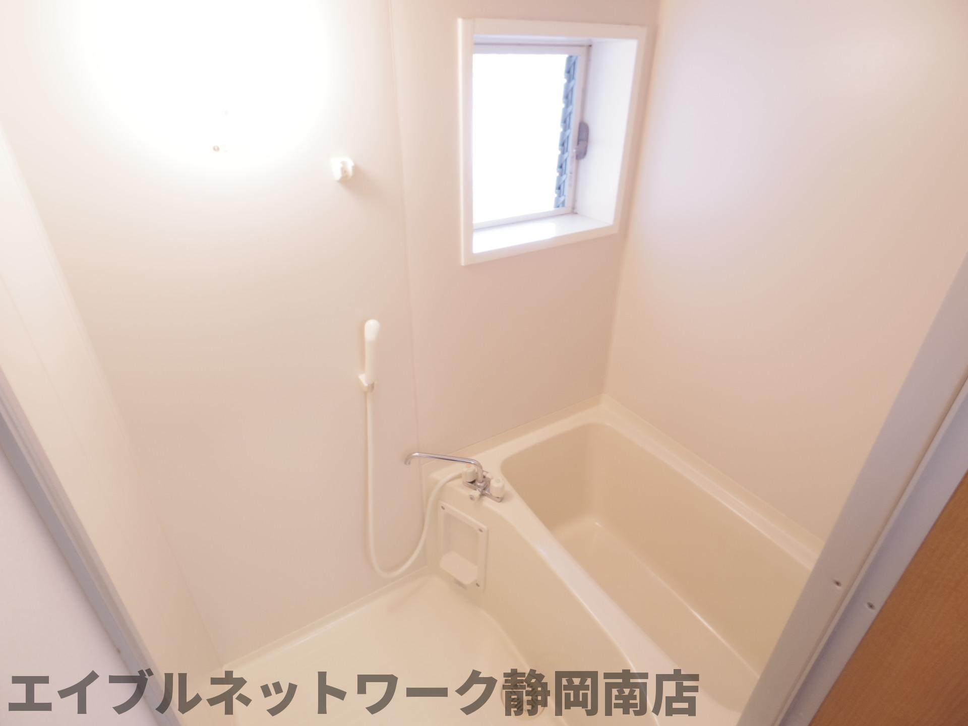 バス・シャワールーム　バス・トイレ別！