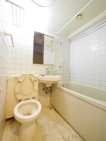 トイレ　別部屋の画像になります。