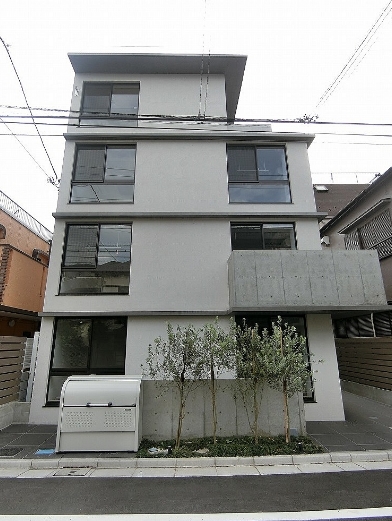 東急田園都市線 駒沢大学駅 徒歩10分 築9年