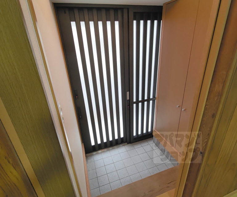 西京極徳大寺団子田町テラスハウスの玄関写真