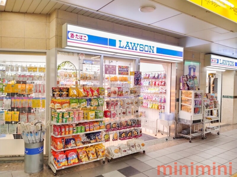 コンビニ　ローソンHA阪急茨木市南口店（コンビニ）まで218m