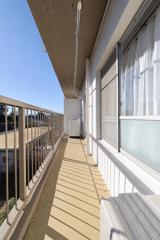 バルコニー　南向きですので、日差したっぷり！洗濯物も早く乾きそうです♪