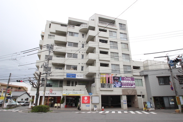 広島市東区牛田本町のマンションの建物外観