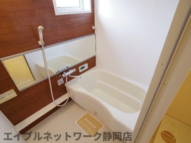 バス・シャワールーム　ゆったり過ごせるお風呂です