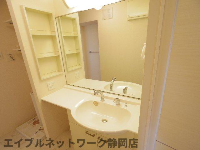 洗面設備　忙しい朝には欠かせない洗面所です