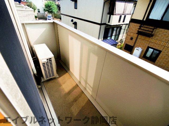 バルコニー　お洗濯にも便利なバルコニー付き