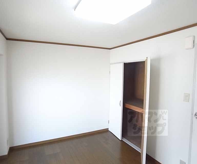居室・リビング　洋室６帖・北向きですが明るいお部屋です。