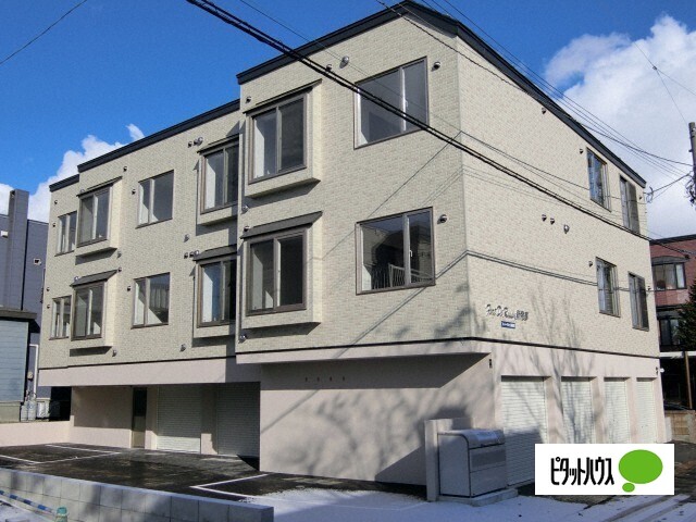 札幌市手稲区新発寒四条のアパートの建物外観