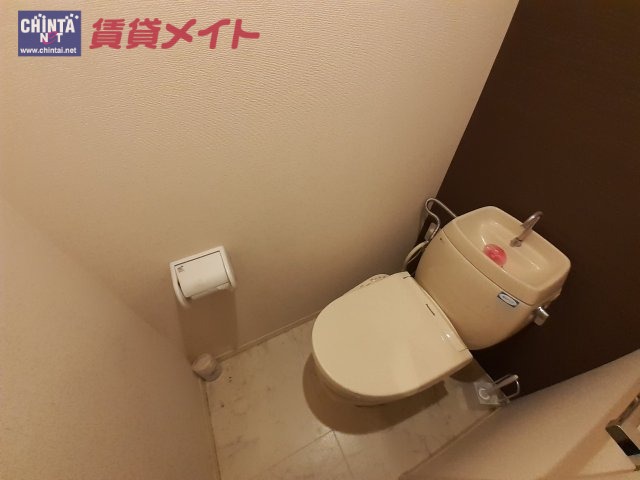 【三重郡菰野町大字小島のアパートのトイレ】