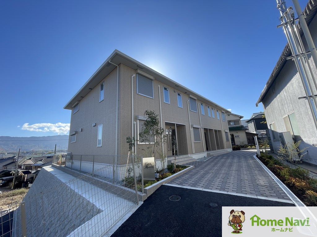 建物外観　「フローラリリー」、現地待ち合わせでのご案内でも大丈夫です。