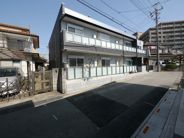 川口市大字新井宿のアパートの建物外観