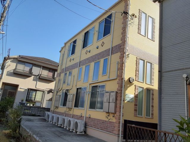 横浜市金沢区乙舳町のアパートの建物外観