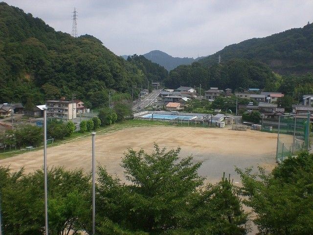 【浜松市天竜区次郎八新田のマンションの中学校】