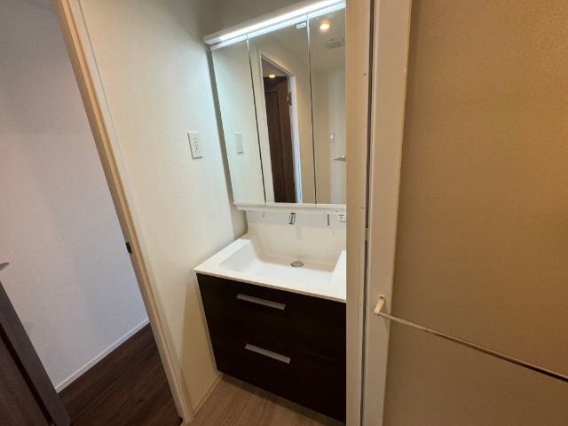 洗面設備　同タイプ別部屋の参考写真です。