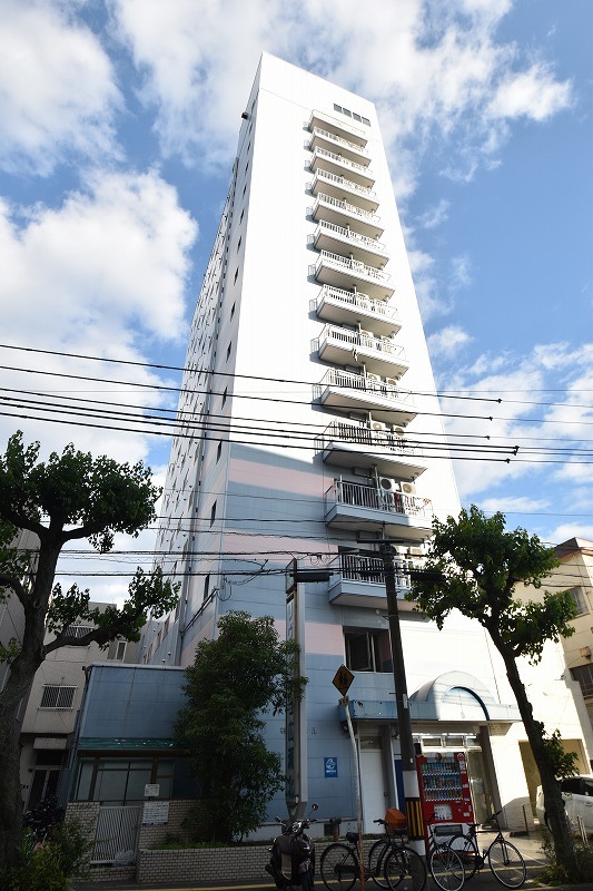 広島市中区広瀬北町のマンションの建物外観