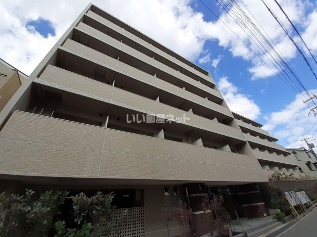 【神戸市灘区記田町のマンションの建物外観】