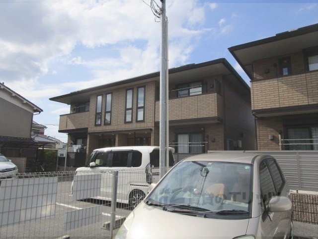 奈良市四条大路のアパートの建物外観