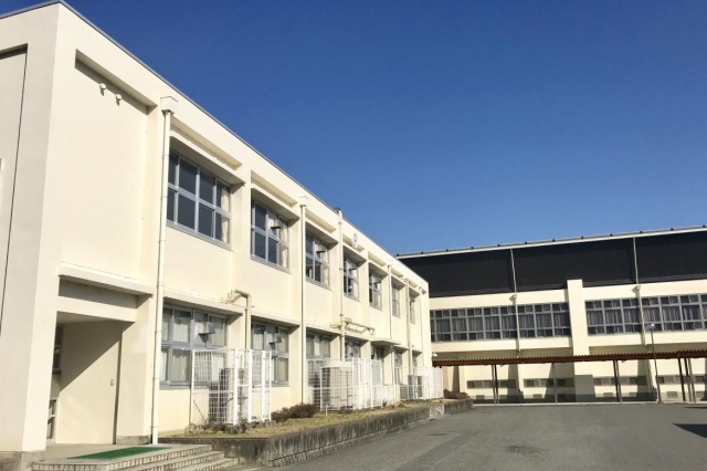 【サニーハウス萩原の中学校】