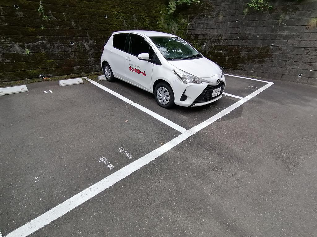 【クリアスカイの駐車場】