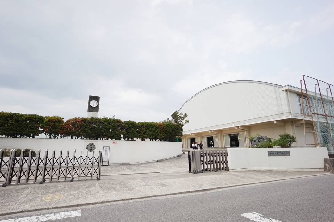 【松山市来住町のマンションの中学校】