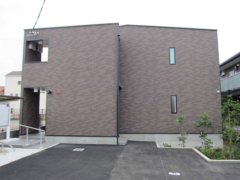 【八尾市宮町のアパートの建物外観】