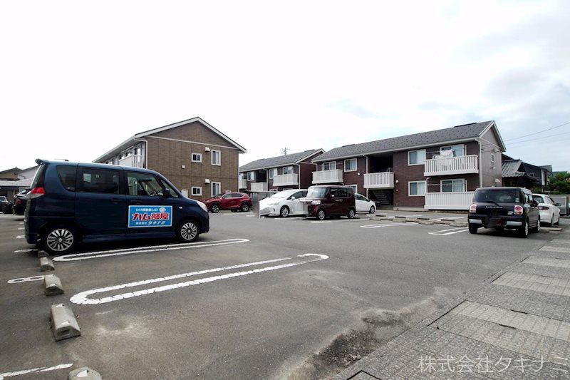 【リビングタウン舟橋壱番館　A棟の駐車場】