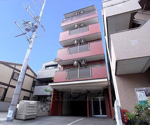 京都市上京区大猪熊町のマンションの建物外観