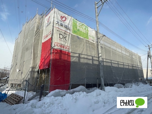 【東根市大字蟹沢のアパートの建物外観】