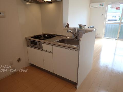 キッチン　ガスコンロとグリル付システムキッチン（イメージ）