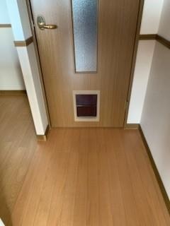 居室・リビング　猫用小窓