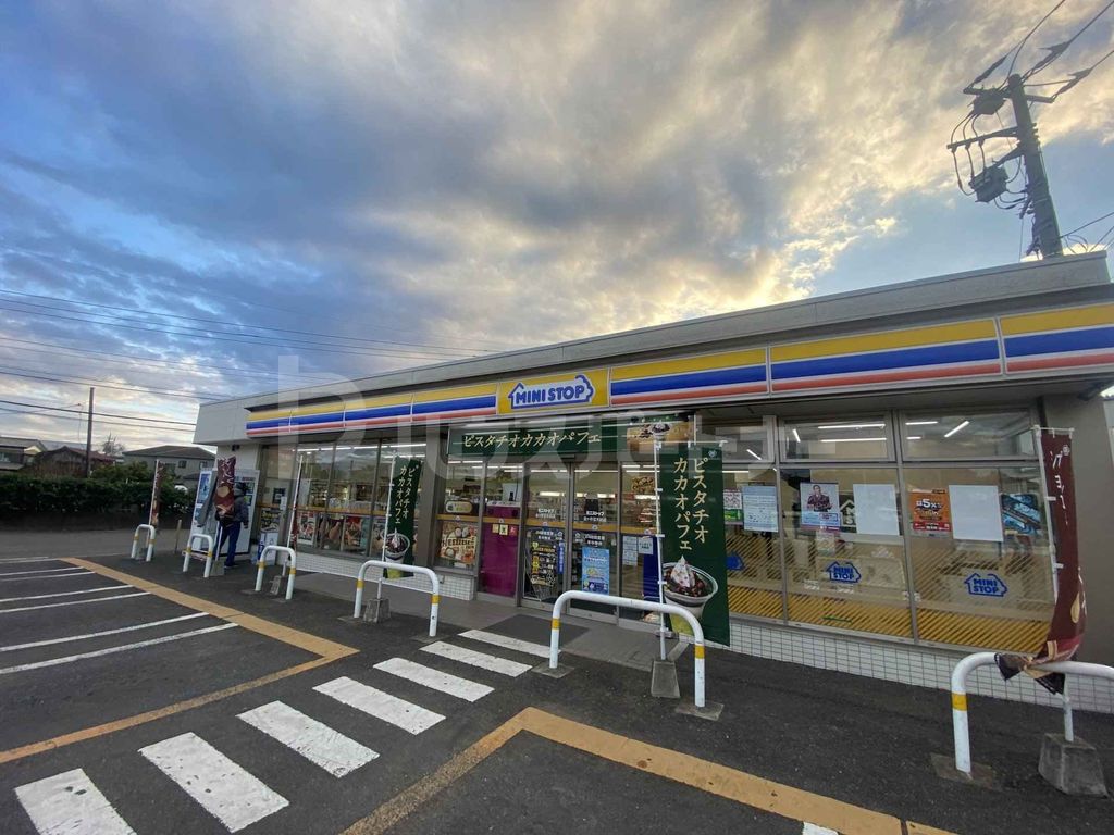 コンビニ　ミニストップ金ヶ作並木前店（コンビニ）まで670m