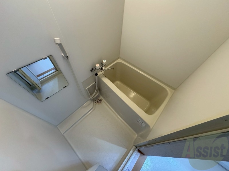 バス・シャワールーム　ユニットバスです。疲れを癒すのに欠かせませんね！