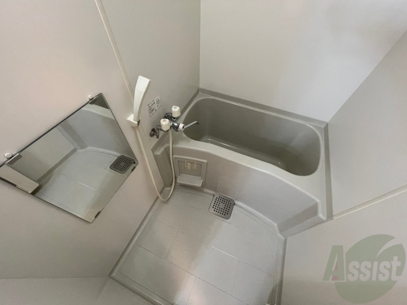 バス・シャワールーム　お風呂になります。一日の疲れを癒してくださいね。