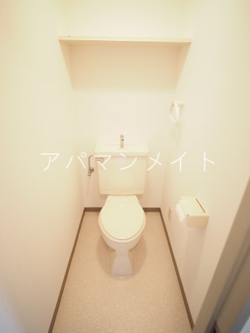 トイレ　棚あります