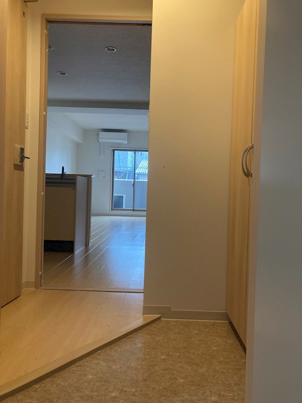 玄関　※同物件・別号室参考写真