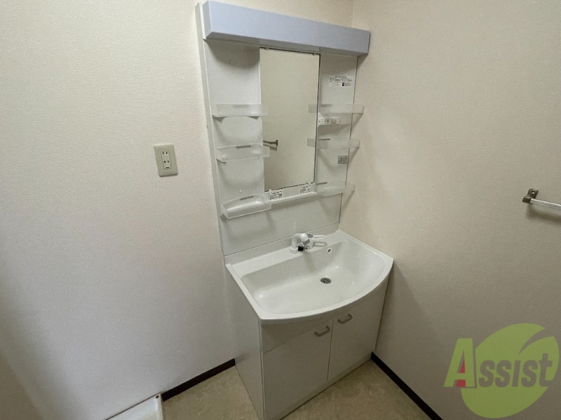 洗面設備　洗面所は独立しているので、忙しい朝支度もこちらで出来ますね。