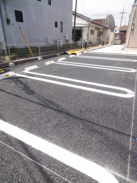 駐車場　駐車区画も広めにとってありますので、安心に駐車できます。