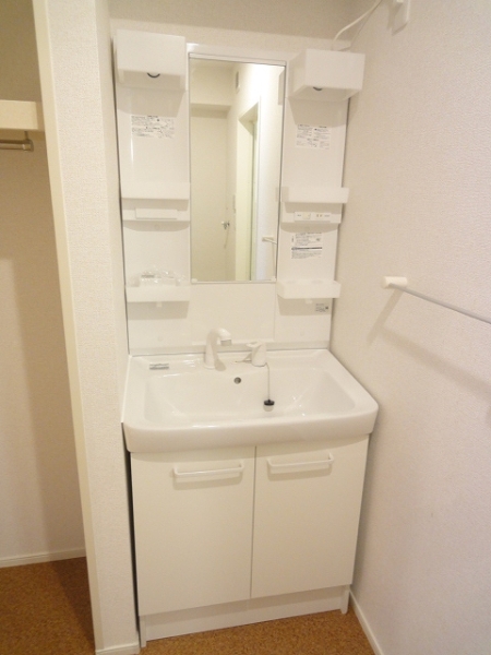 洗面設備　忙しい朝の身支度にも大活躍で便利な独立洗面台！