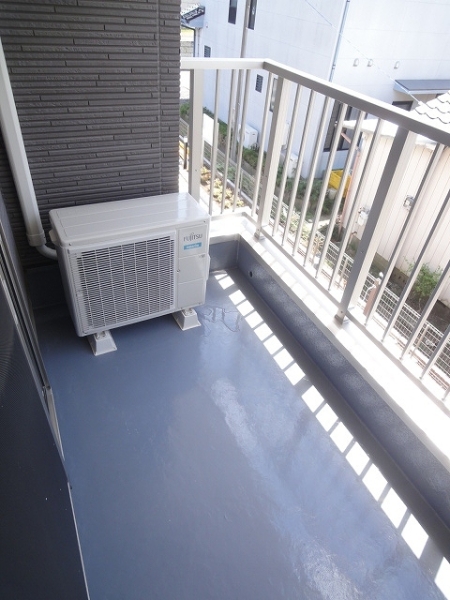 バルコニー　小ぶりながらも専用のベランダありで洗濯物干し◎