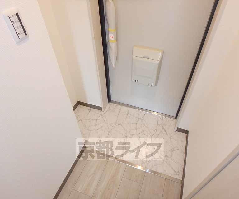 ＪＲ片町線 長尾駅 徒歩9分 3階建 築10年の玄関写真