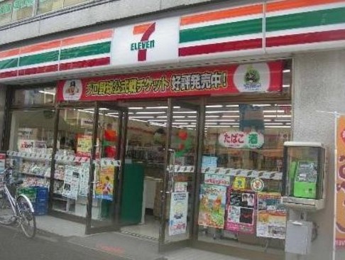 コンビニ　セブンイレブン新宿大久保1丁目店（コンビニ）まで73m