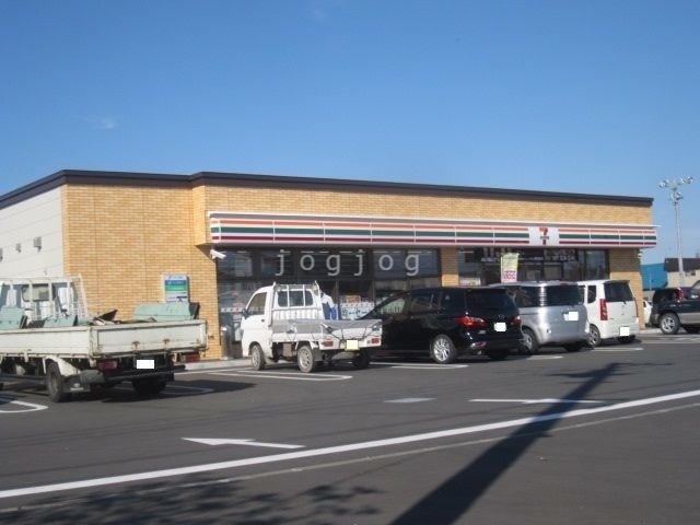 コンビニ　セブンイレブン岩見沢4条通店（コンビニ）まで984m